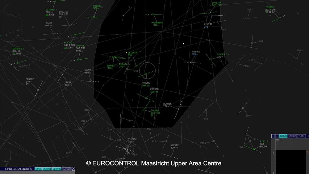 HMI display with marked aircraft