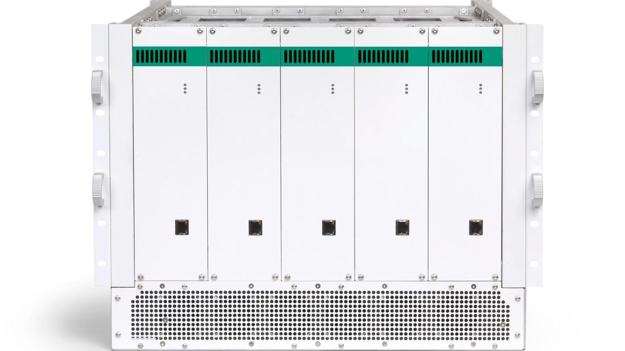 IZT R3600 Multichannel Receiver System front