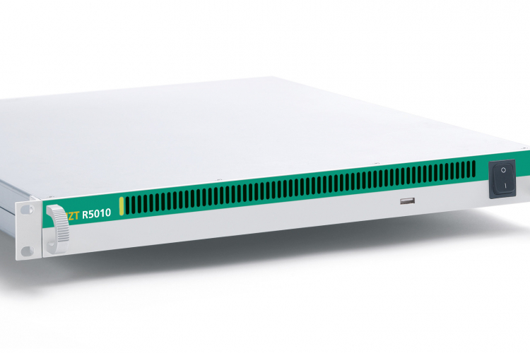 Wideband Receiver IZT R5010 side